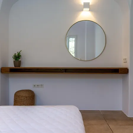 La Chapelle Est Agios Romanos