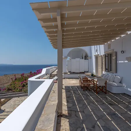 La Chapelle Est * Agios Romanos