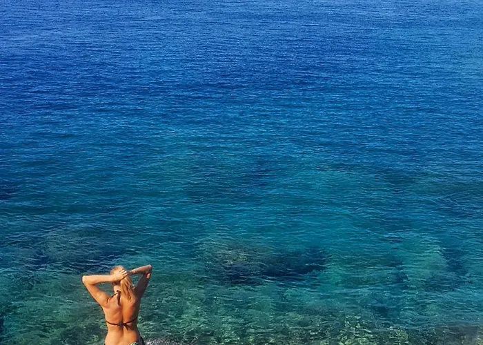 La Chapelle Est * Ájosz Romanósz